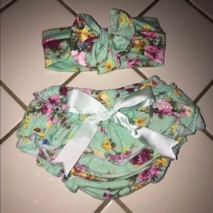 NWOT Baby Bloomer & Headband Set